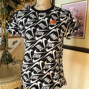 Nike  xl kids tee